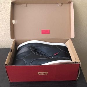 Men’s black Levi’s boots